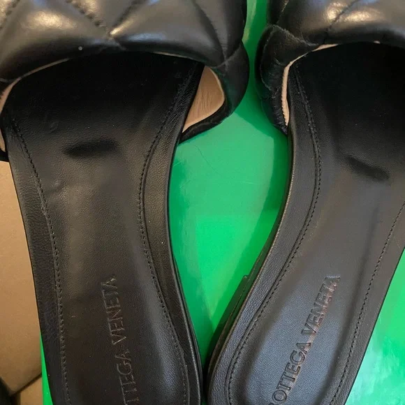 BOTTEGA VENETA Quilted Padded Flat Sandals In Black Leather 37. - Picture 2 of 10
